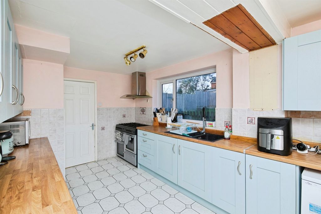 Property photo 3 of 21