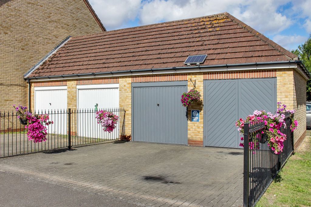 Property photo 2 of 31