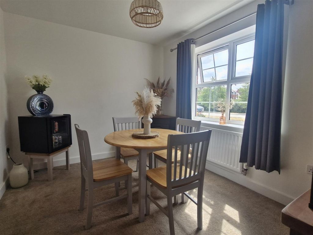 Property photo 3 of 18 Dining Room.Jpg