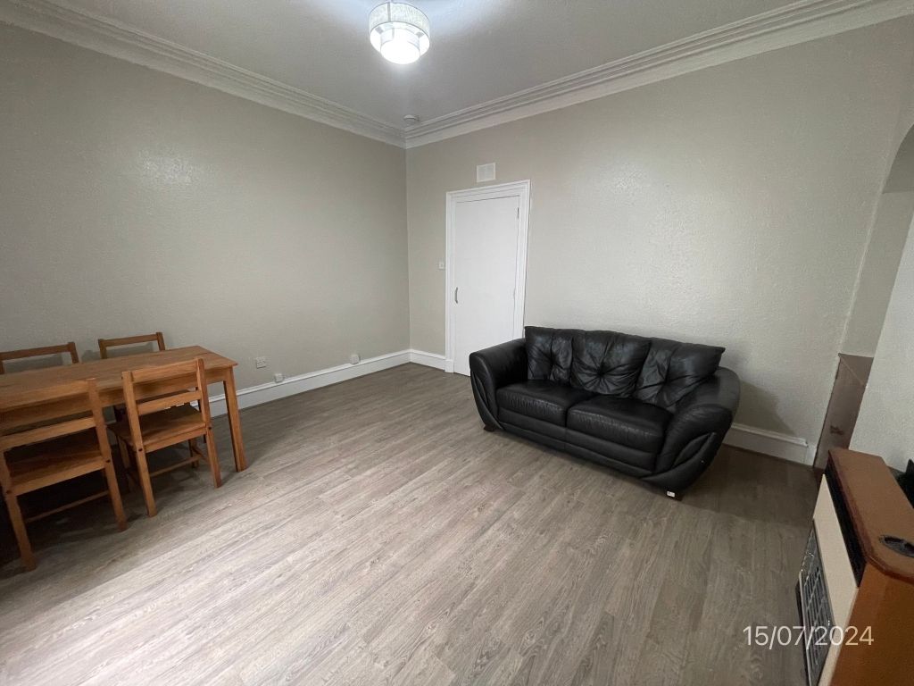 Property photo 1 of 8 Lounge