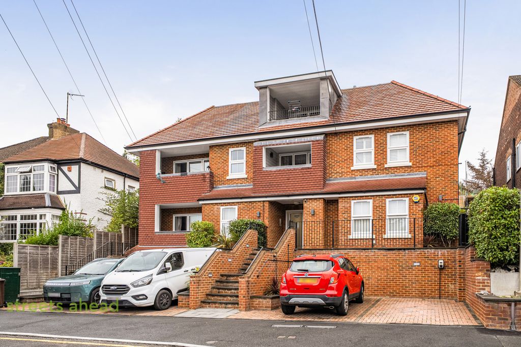 Property photo 1 of 9 24296162-09Fb-4d8...