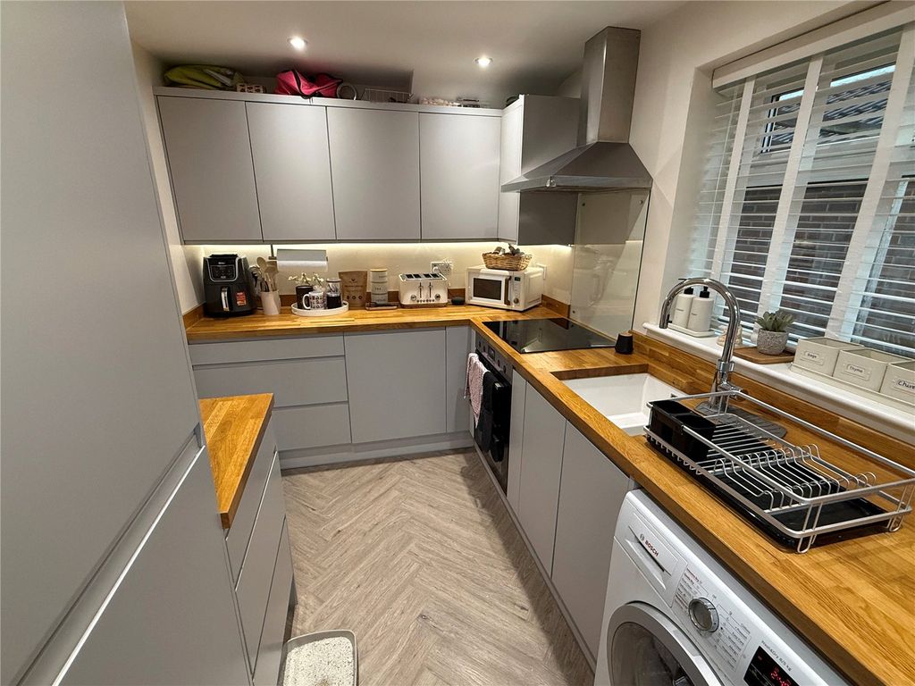 Property photo 2 of 14 Picture No. 11