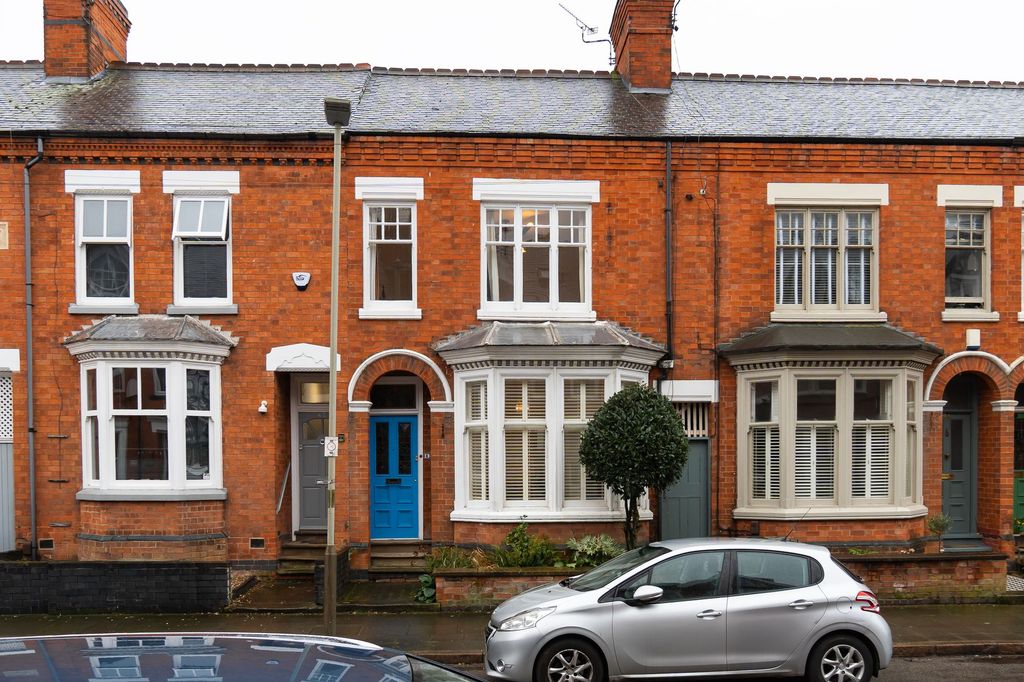 Property photo 2 of 18