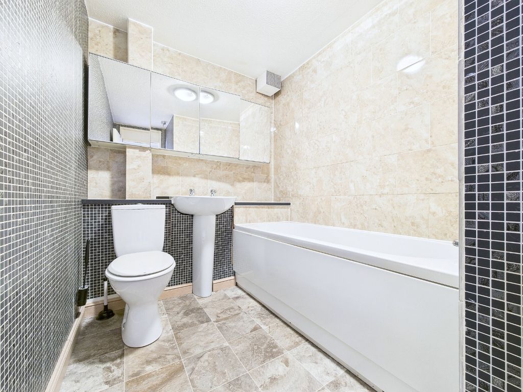 Property photo 3 of 16 4855976