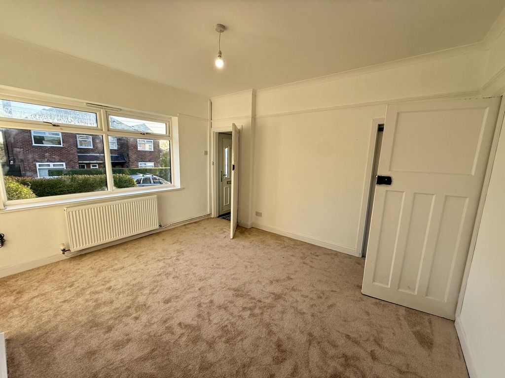 Property photo 2 of 24 Lounge