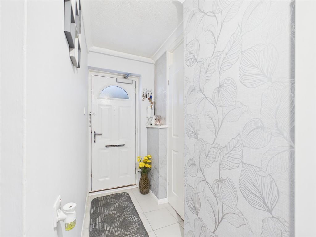 Property photo 3 of 10 Hall.Jpg