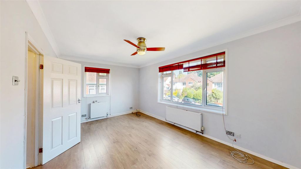 Property photo 2 of 13 Flat 6, Roman Lodge - Mk4Hj32Sm3Uzoo34Ntgy.Jpg