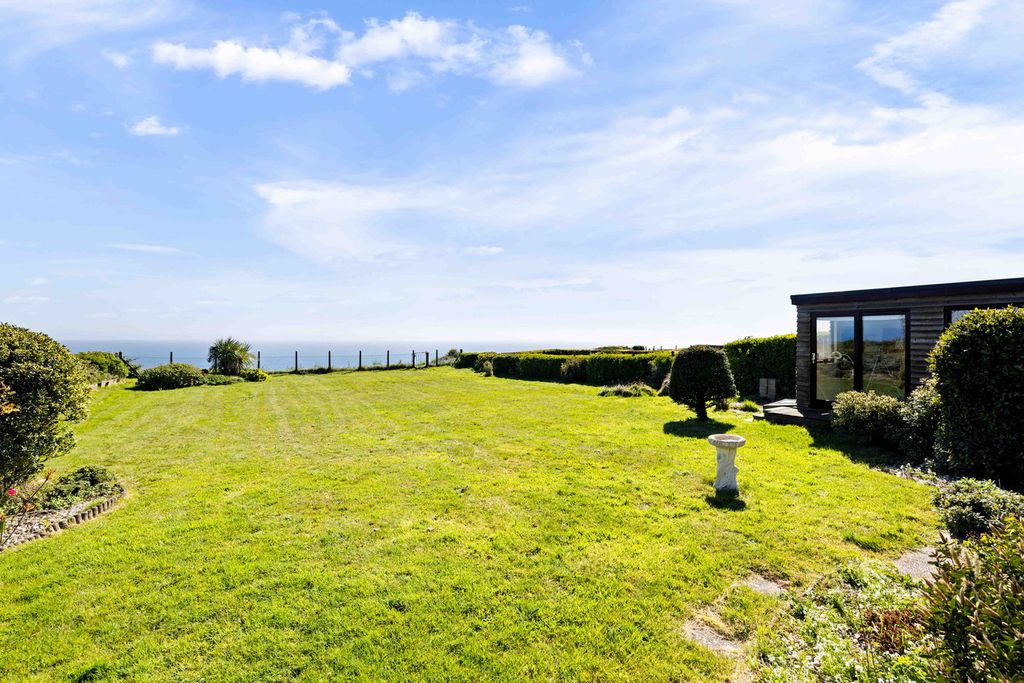 Property photo 2 of 23