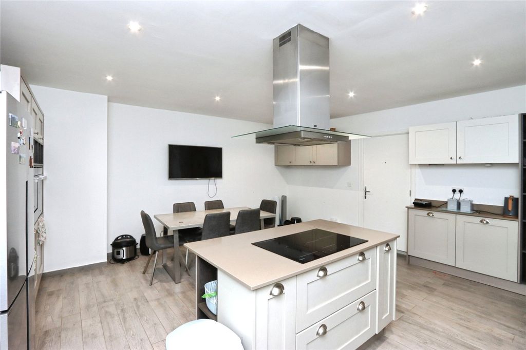 Property photo 2 of 25 Picture No. 26