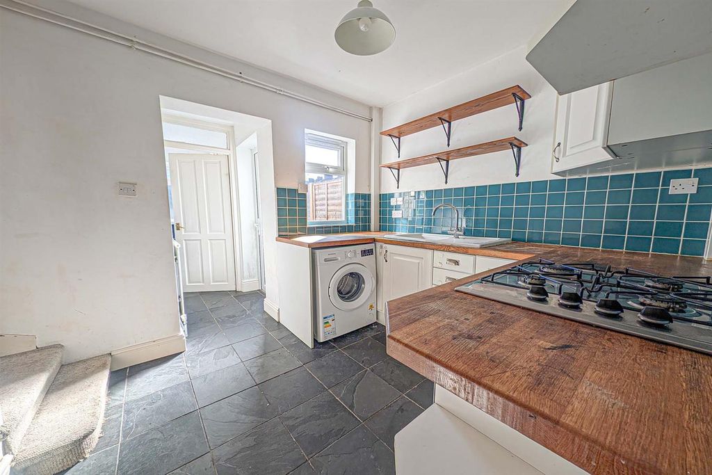 Property photo 3 of 9 Kit.Jpg