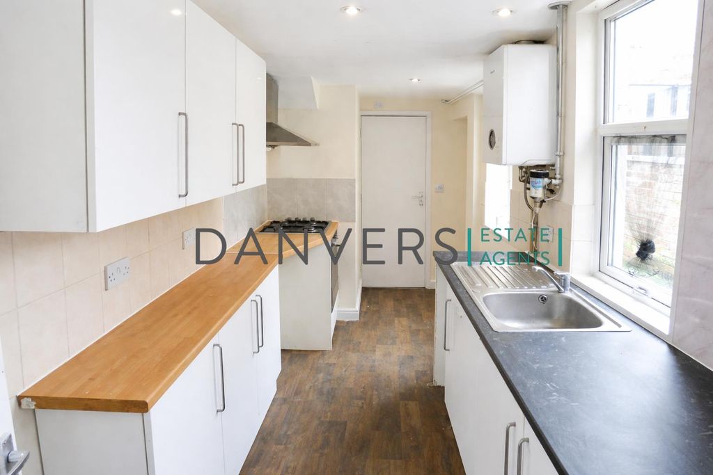 Property photo 3 of 7 Kitchen.Jpg