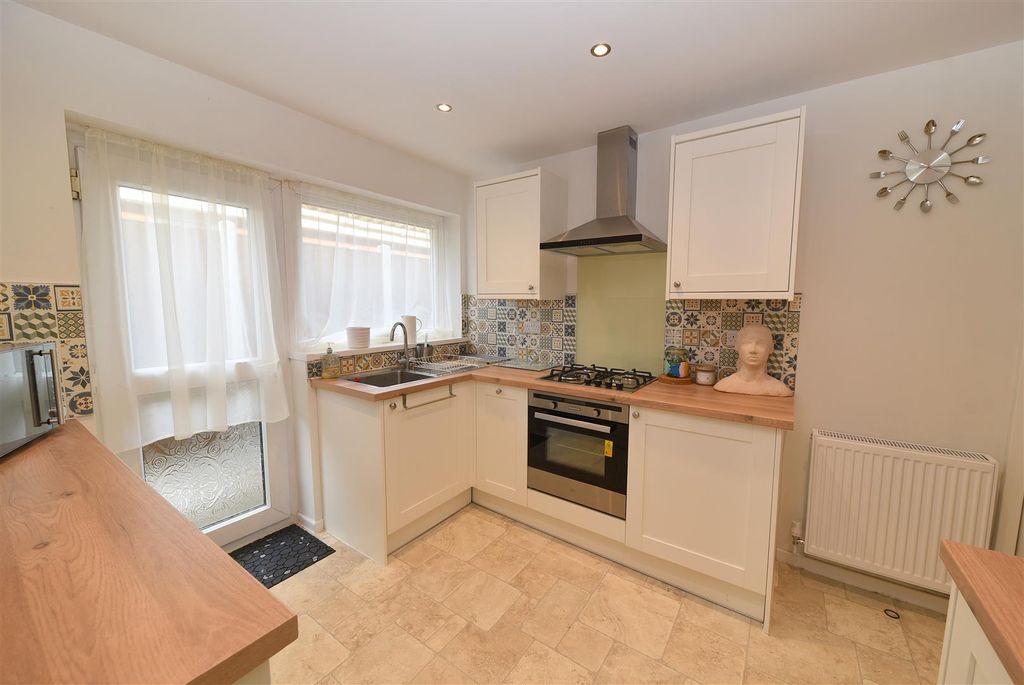 Property photo 3 of 21 Kitchen2.Jpg