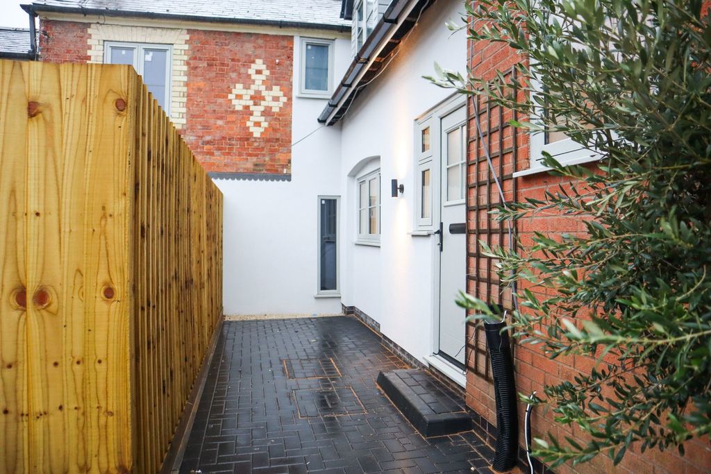 Property photo 3 of 28