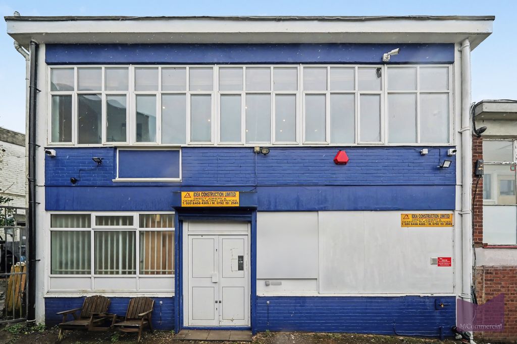 Property photo 1 of 17