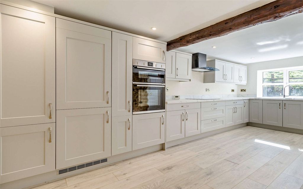 Property photo 3 of 17 Kitchen/Dining Room