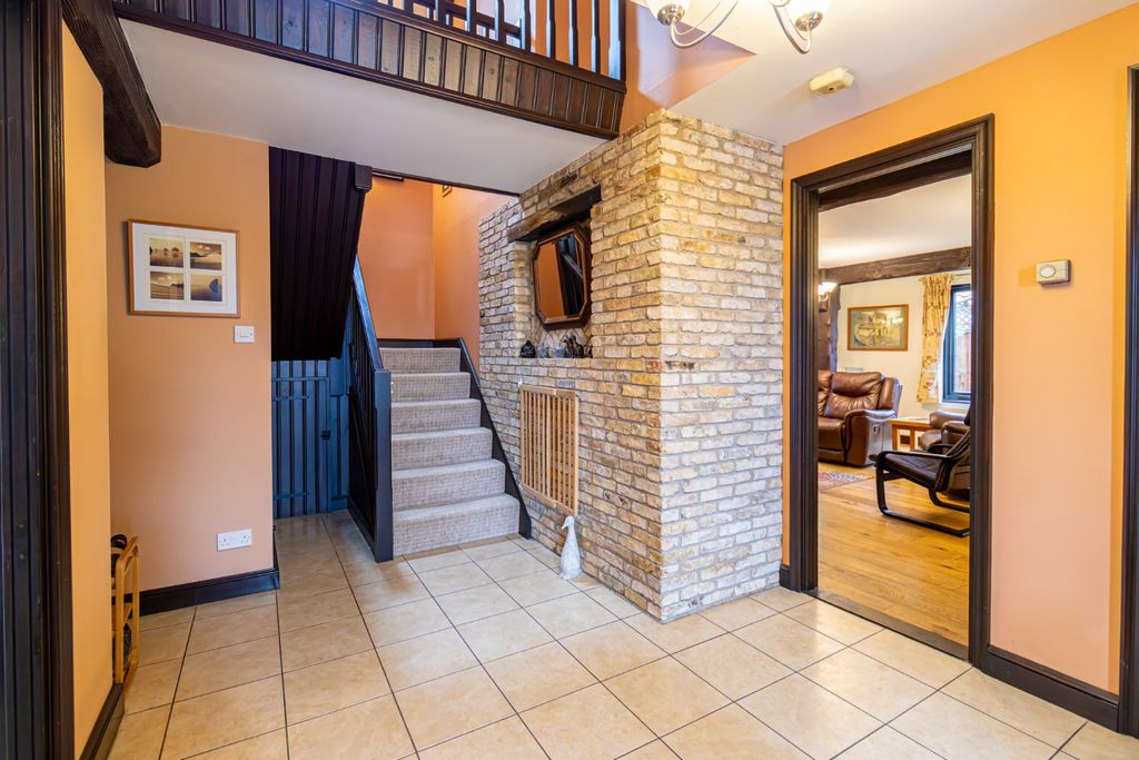 Property photo 2 of 33 2892532