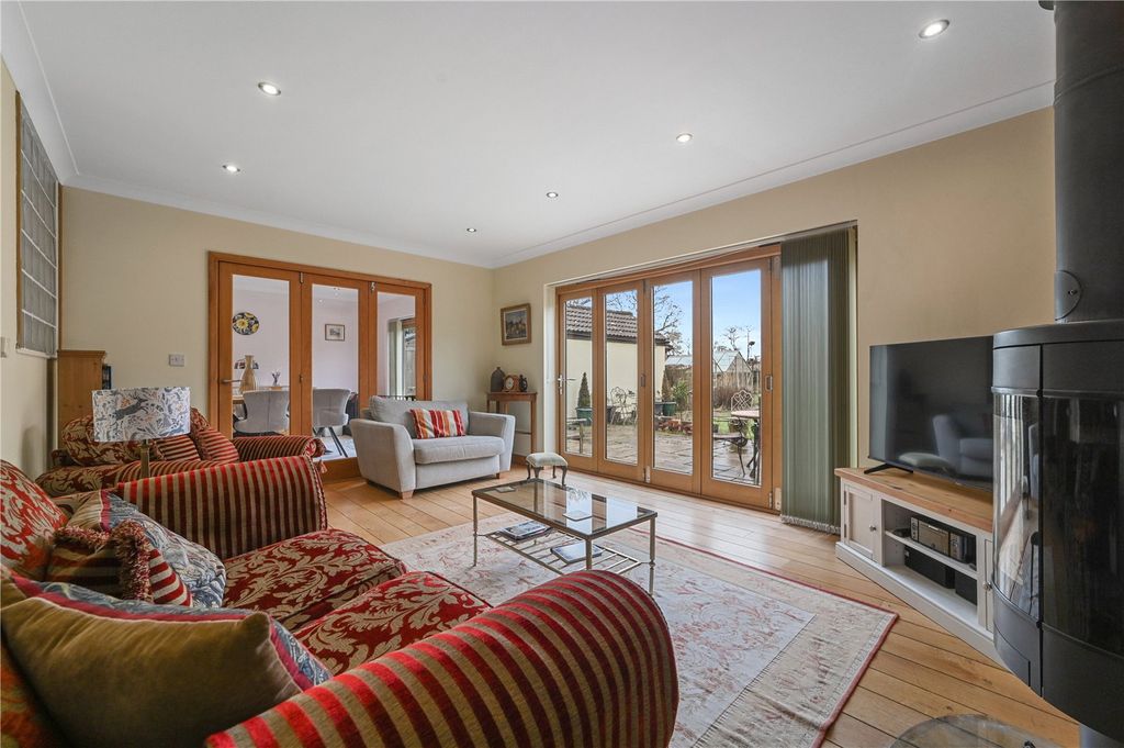 Property photo 3 of 33 Sitting Room