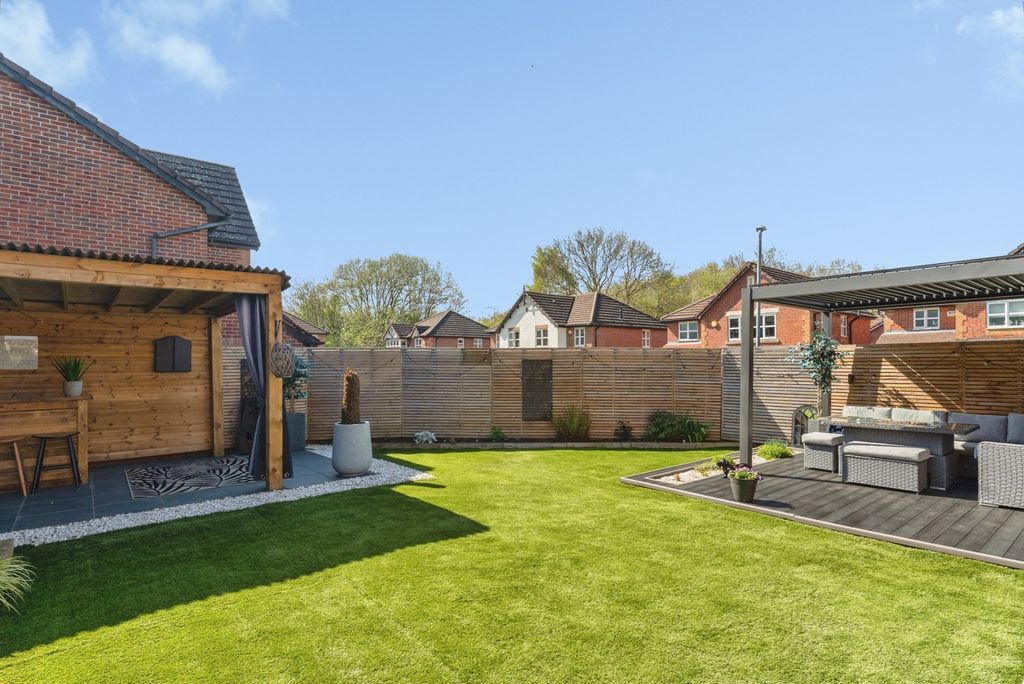 Property photo 2 of 28 Rear Garden
