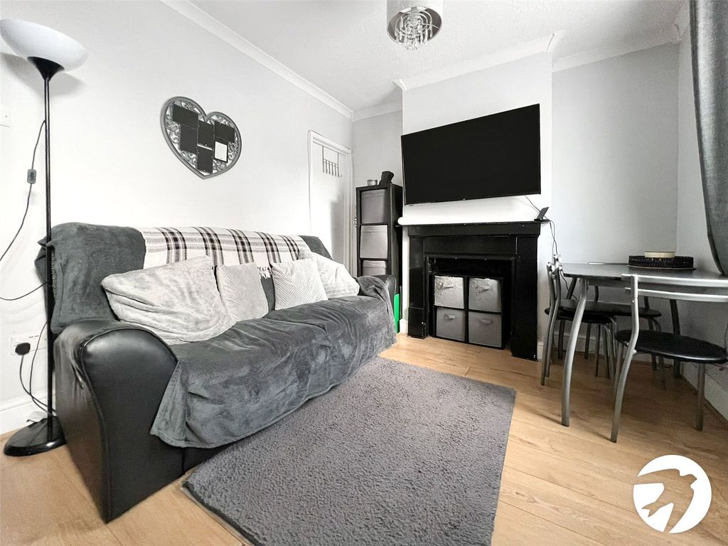 Property photo 3 of 11 Lounge/Diner