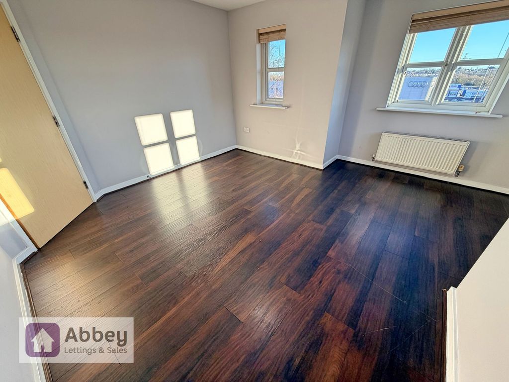 Property photo 3 of 18 Lounge