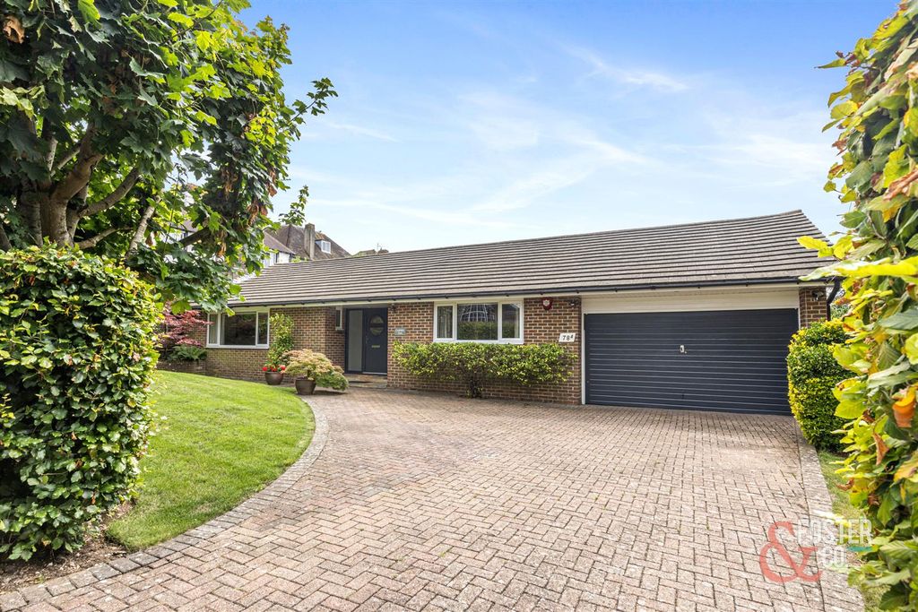 Property photo 1 of 17 The Droveway 78A-023.Jpg