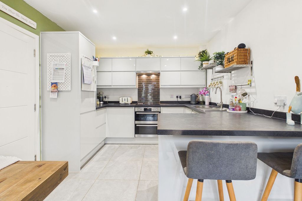 Property photo 2 of 26