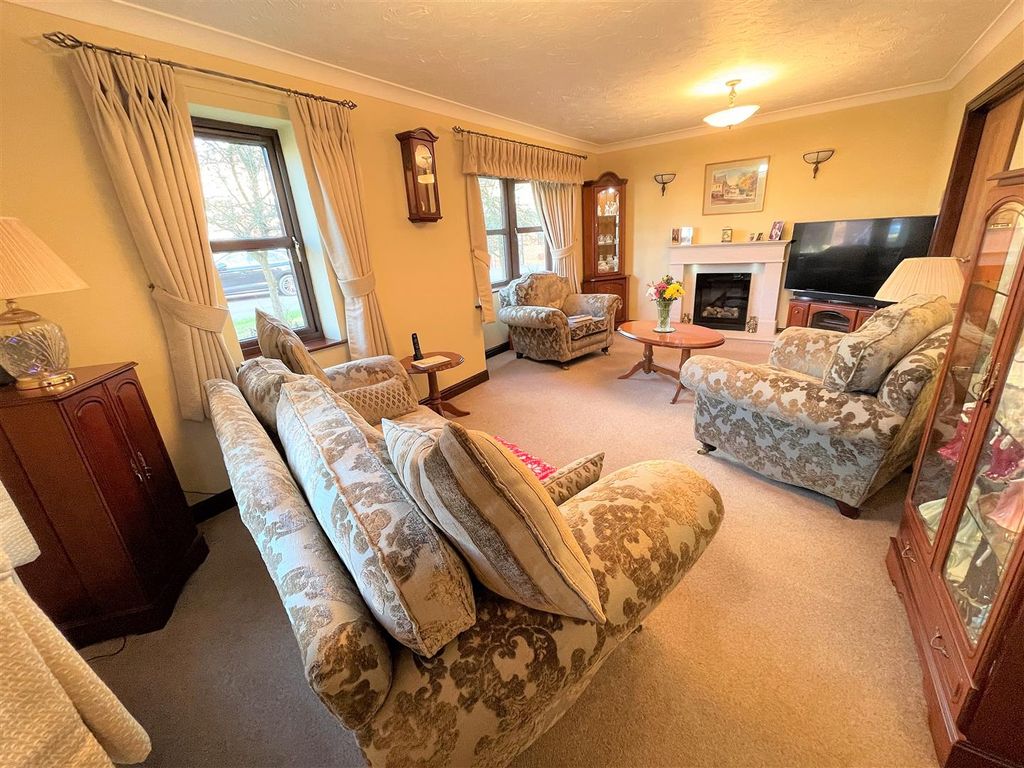 Property photo 3 of 27