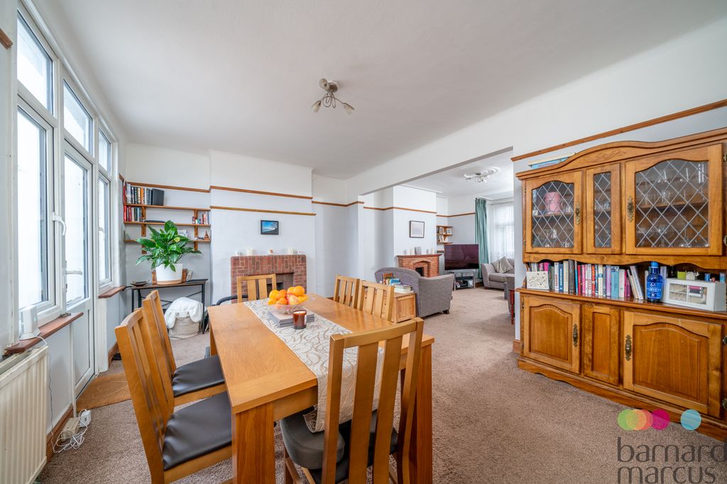 Property photo 3 of 14