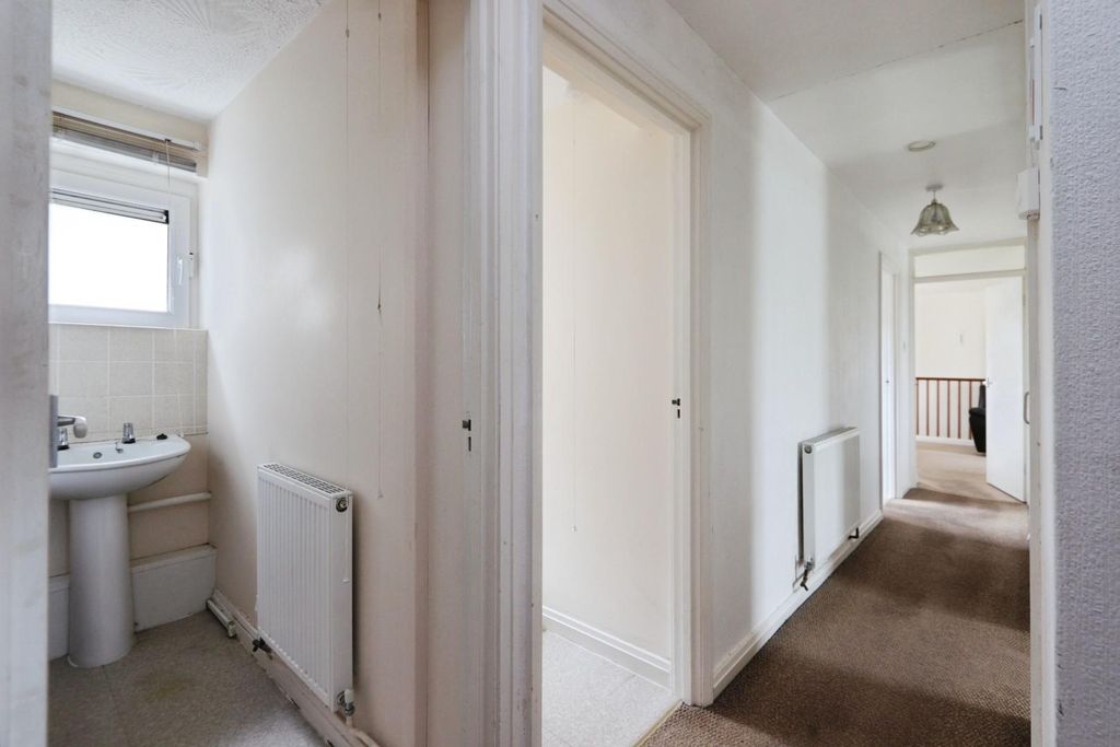 Property photo 2 of 15 Entrance Hall