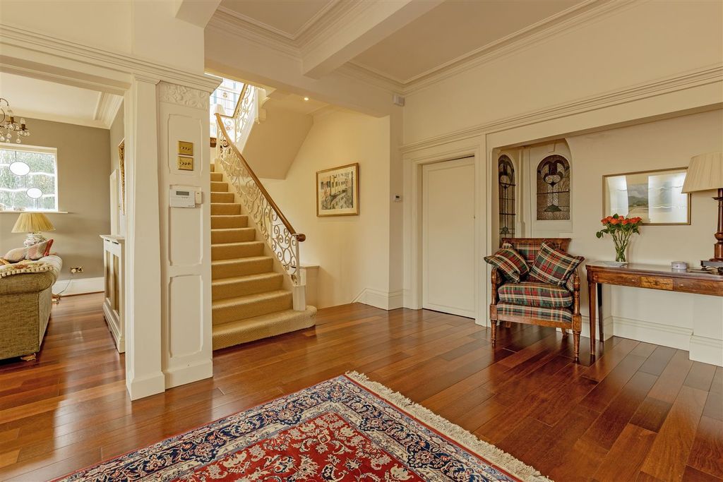 Property photo 2 of 33 Entrance Hall-2.Jpg