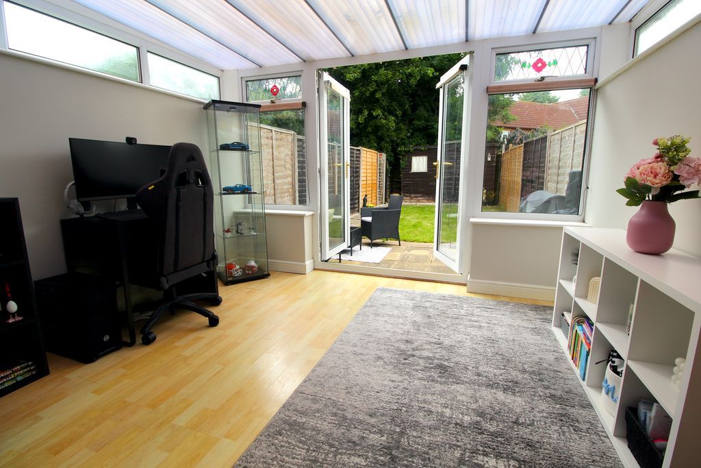 Property photo 2 of 9 Conservatory
