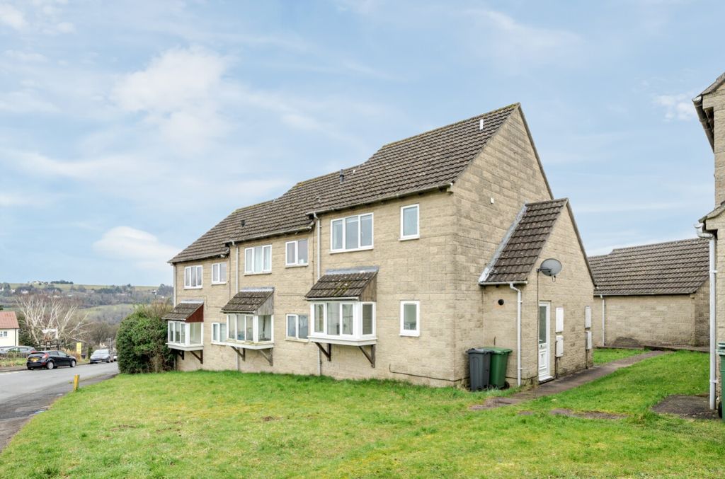 Property photo 1 of 7 5 Colliers Wood 01