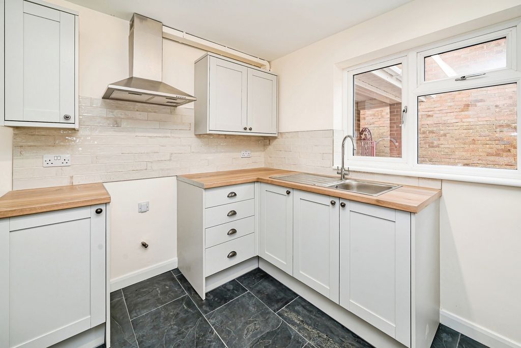 Property photo 2 of 29 Kitchen