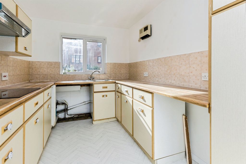 Property photo 3 of 12
