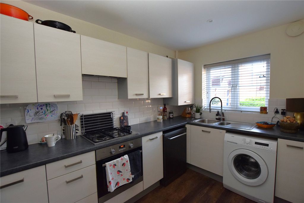 Property photo 2 of 11 Kitchen
