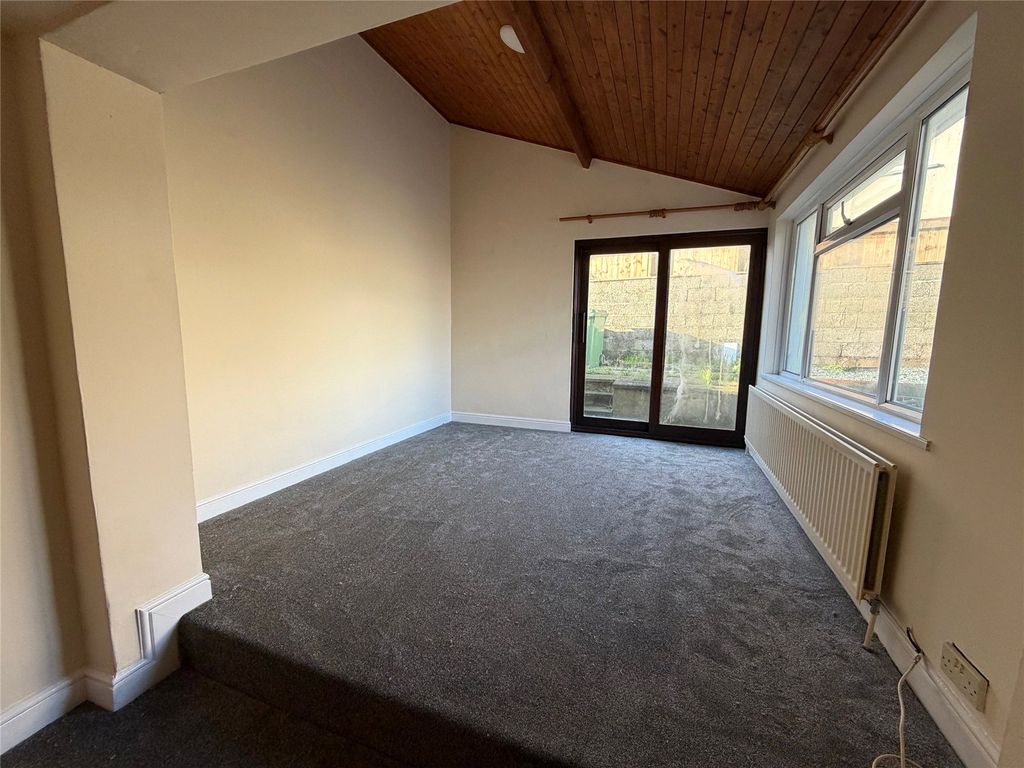 Property photo 2 of 37 Picture No. 03