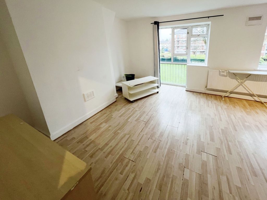 Property photo 2 of 12 Picture No. 15