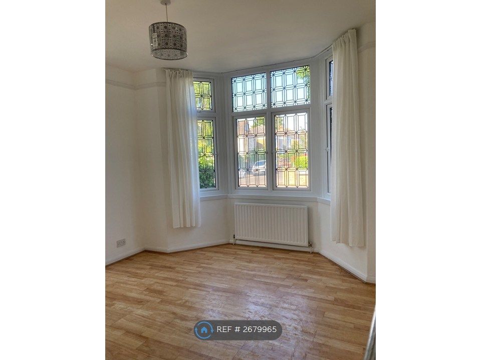 Property photo 1 of 9 Living Room