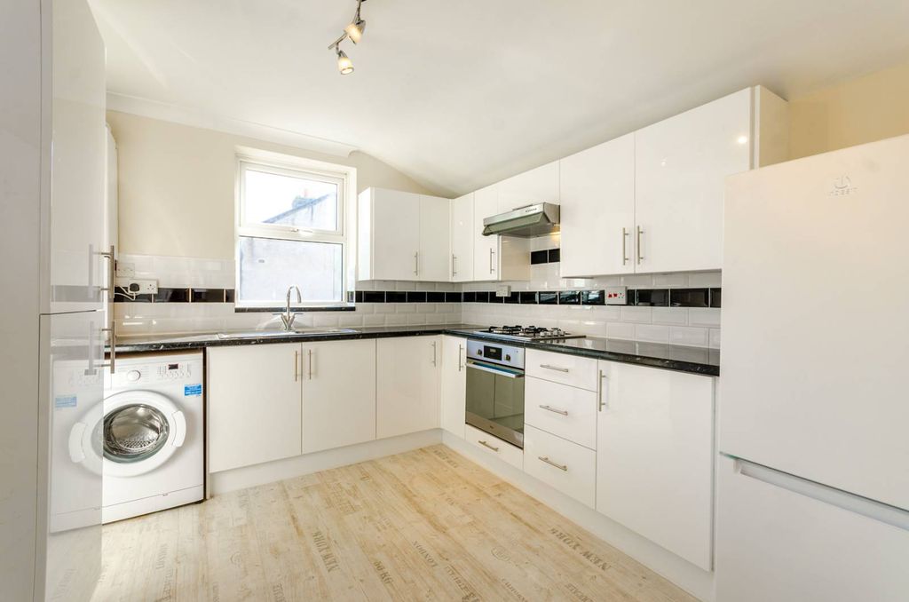 Property photo 2 of 6