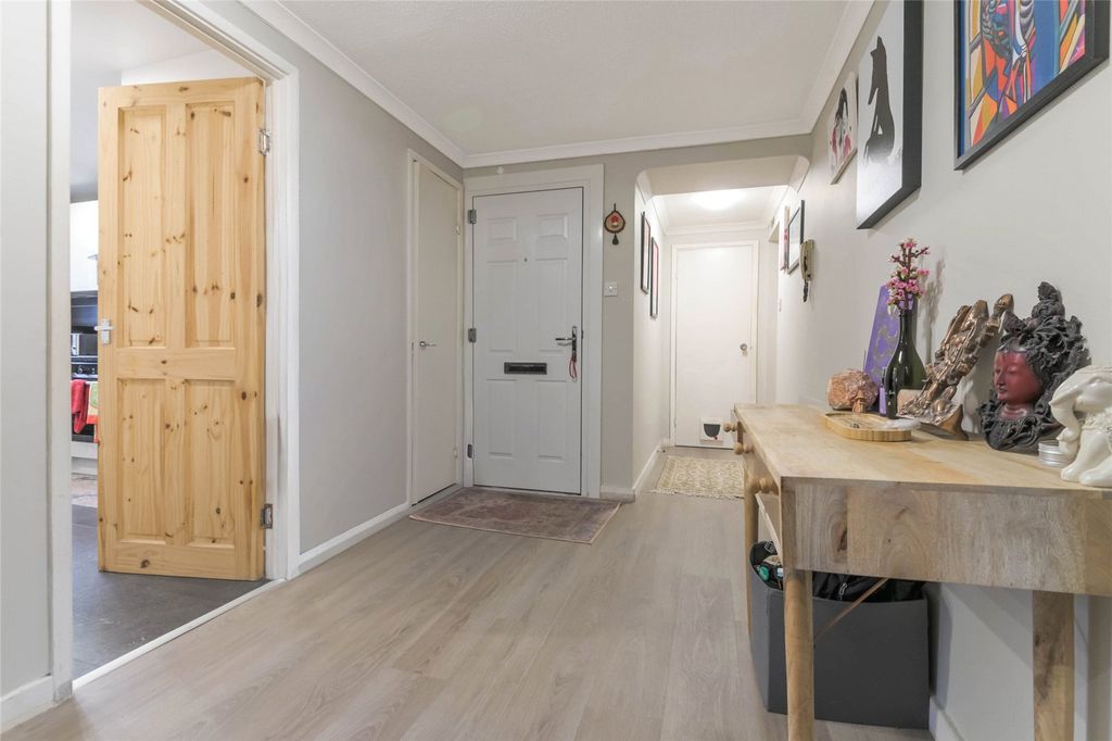 Property photo 3 of 18 Picture No. 02