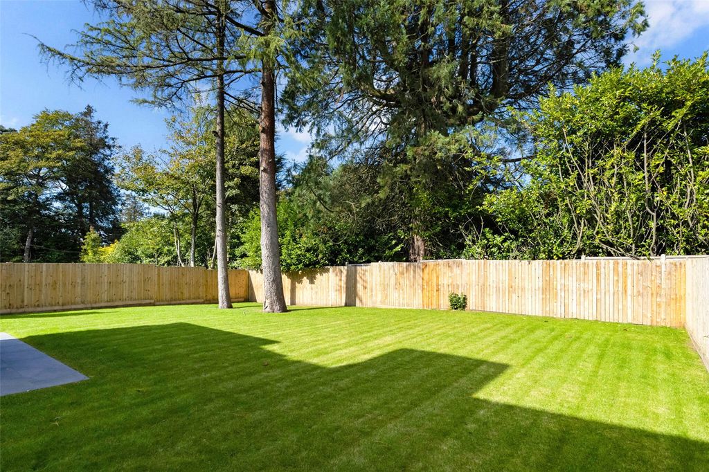 Property photo 2 of 16 Garden