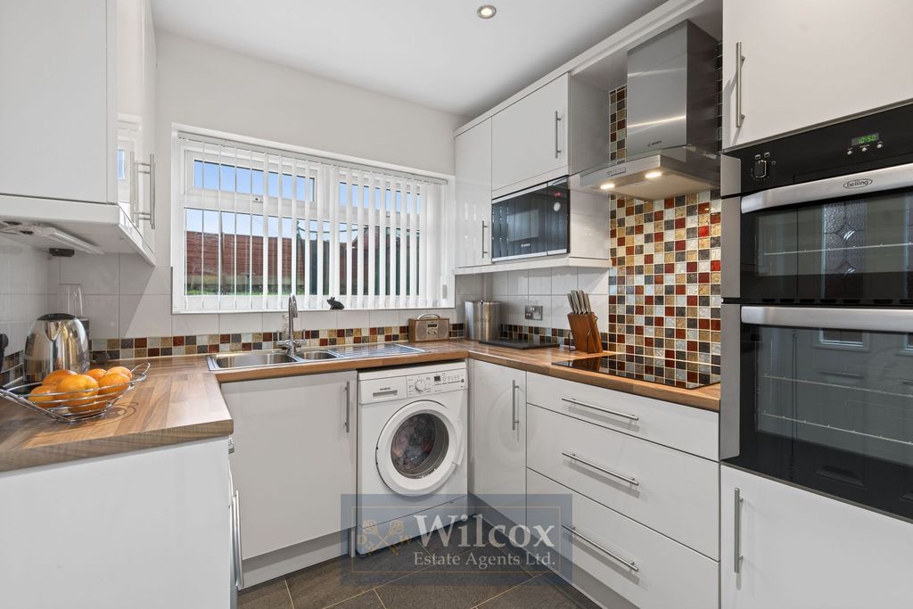 Property photo 3 of 24