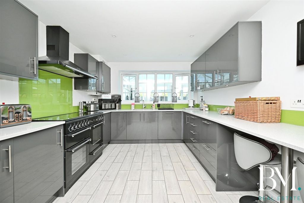 Property photo 2 of 34 Kitchen