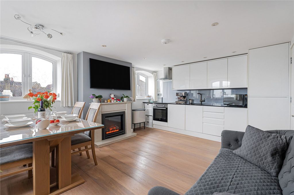 Property photo 2 of 19 Picture No. 14