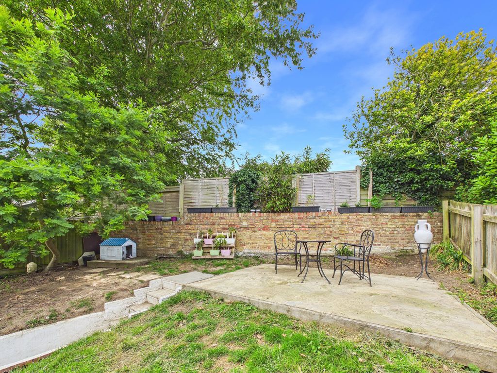 Property photo 2 of 22 Private Garden