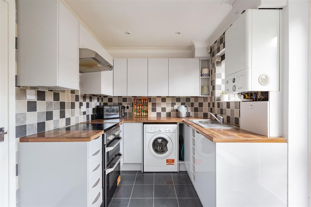 Property photo 3 of 12 Kitchen/Diner