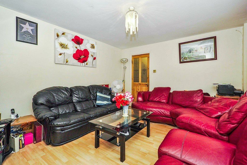 Property photo 3 of 12