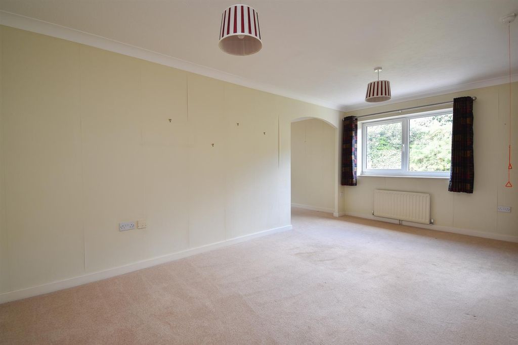 Property photo 2 of 11 Living Room