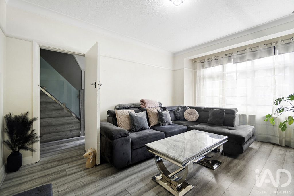 Property photo 3 of 17