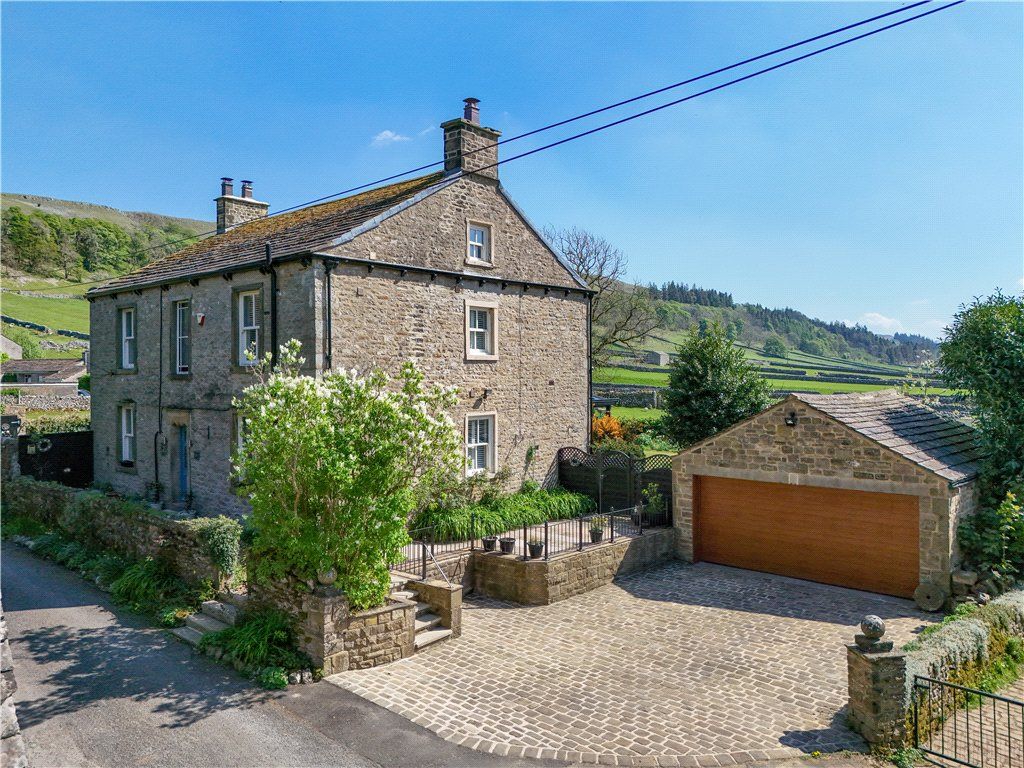 Property photo 1 of 28 Roadside